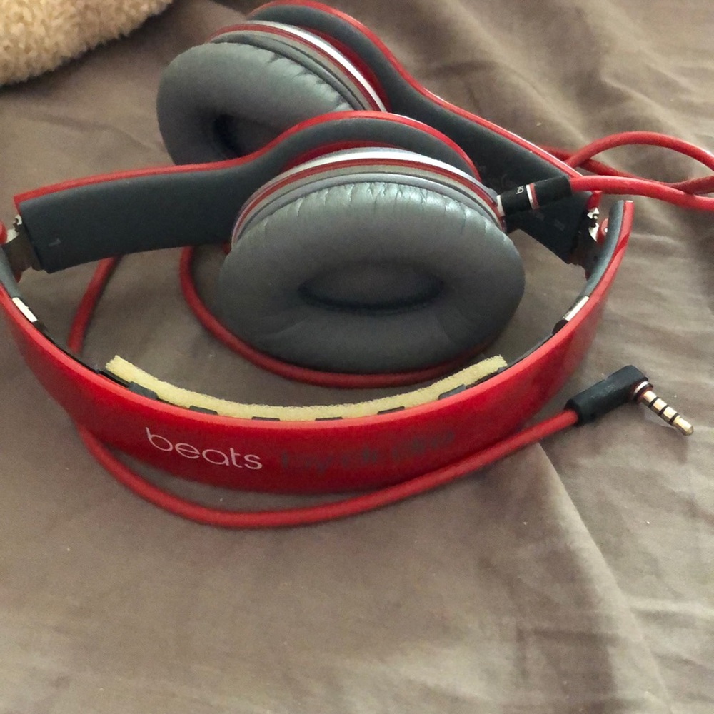 Red solo HD beats by dr dre